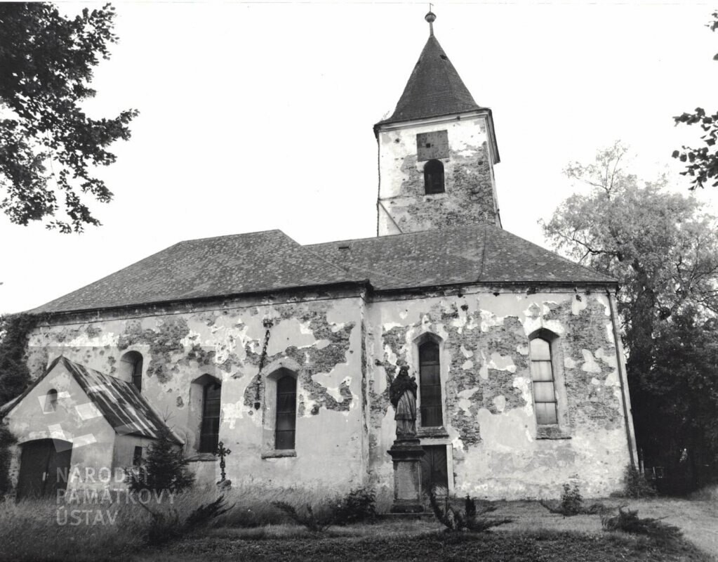 Všeruby, kostel sv. Michala. Кostel před opravou