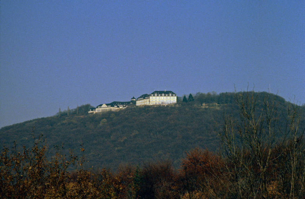 Königswinter, Blick auf das Steigenberger Grandhotel Petersberg