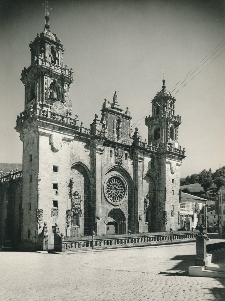 Fachada principal de la Catedral de Mondoñedo