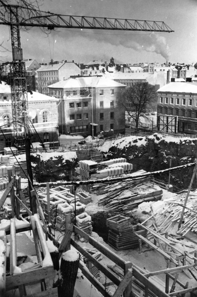 Valtionarkiston lisärakennustyömaa Helsingissä tammikuussa