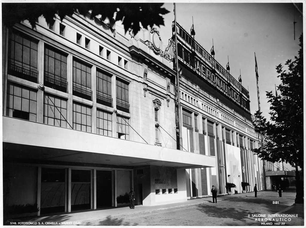 Veduta esterna del Palazzo dello Sport, sede del Salone Internazionale Aeronautico del 1937