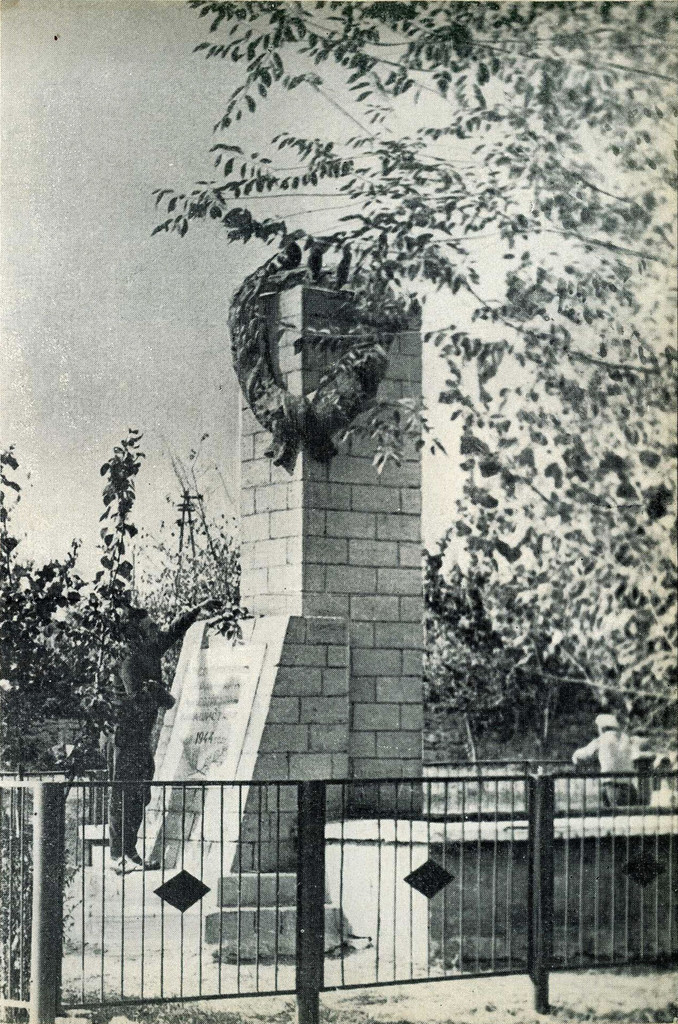 Monument pe mormântul eroilor marelui război patriotic