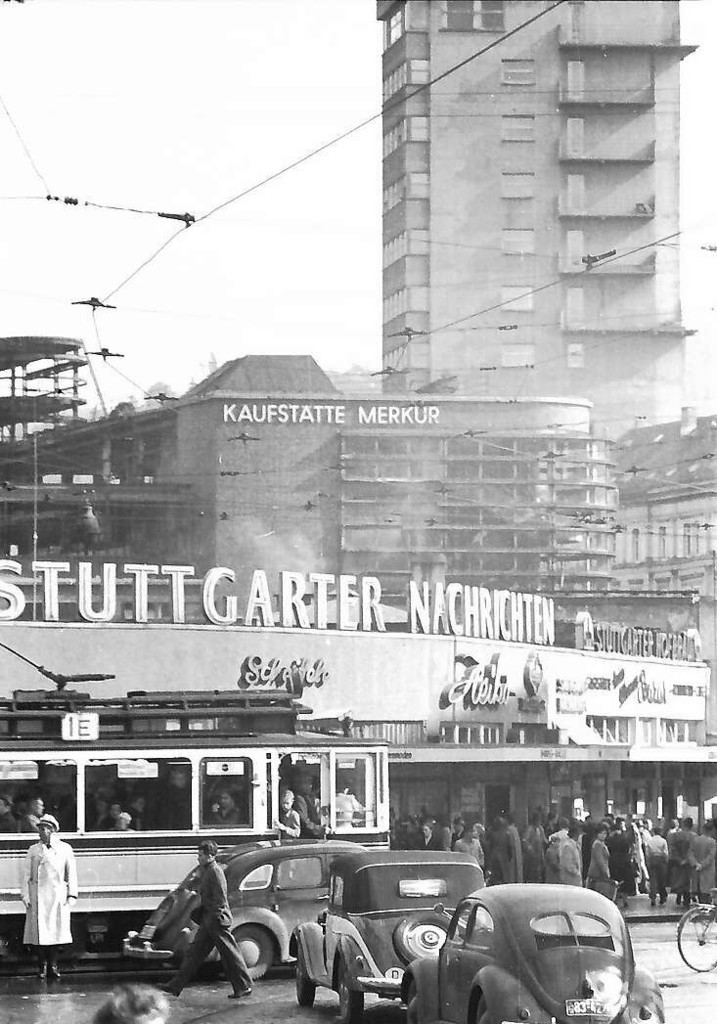 Eberhardstraße mit ehemaligen Kaufhaus Schocken und Tagblatt-Turm