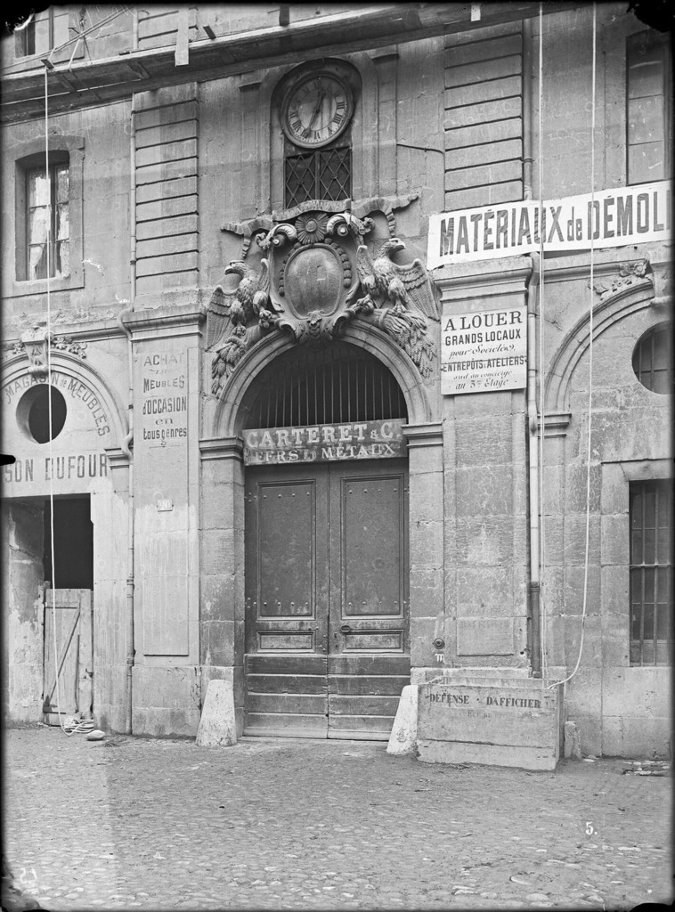 Rue de Rive: grenier à blé (porte d'entrée principale)