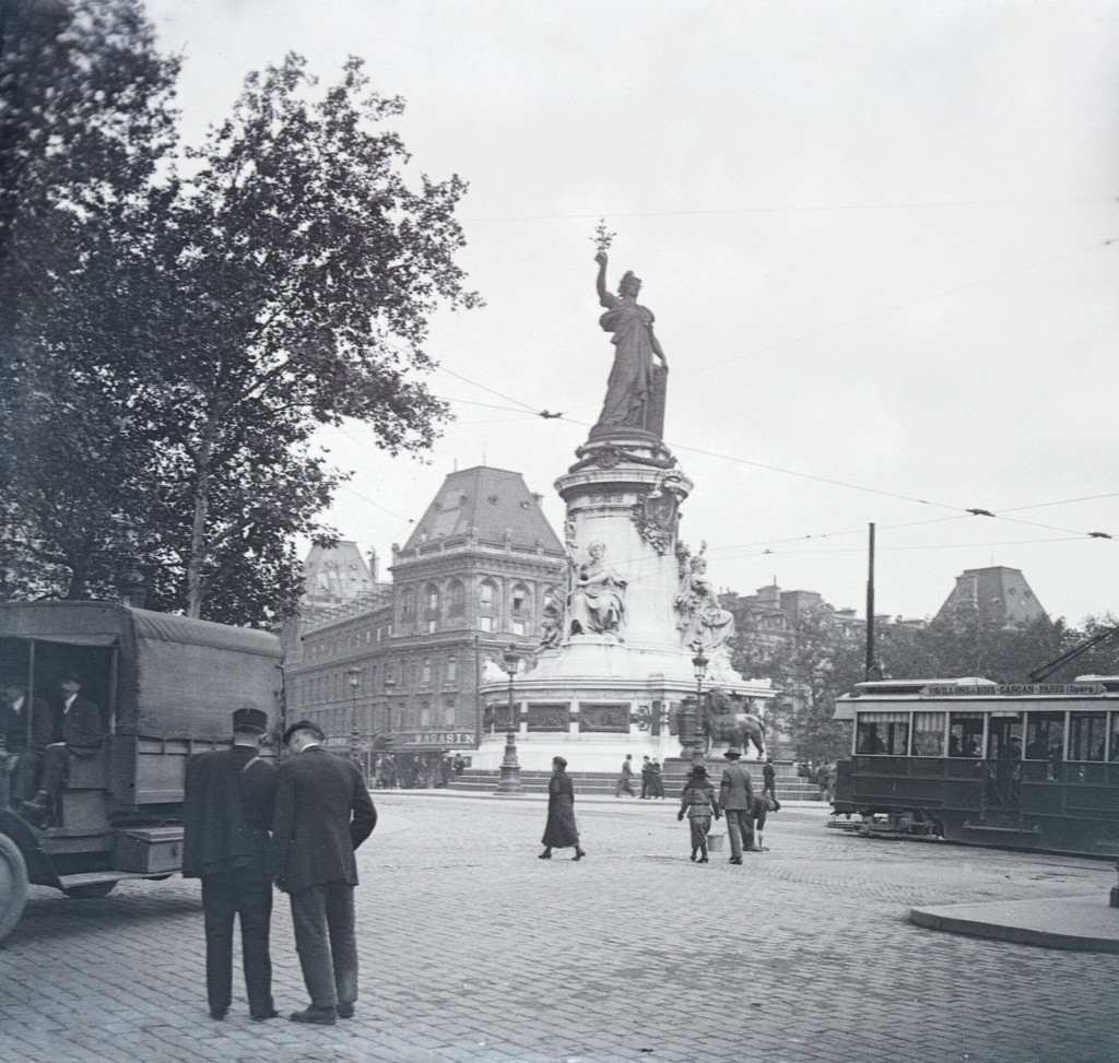 Statue Place de la République in Paris