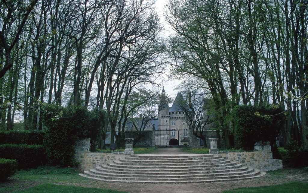 Château de Talcy : escalier séparant la première de la seconde terrasses des jardins nord