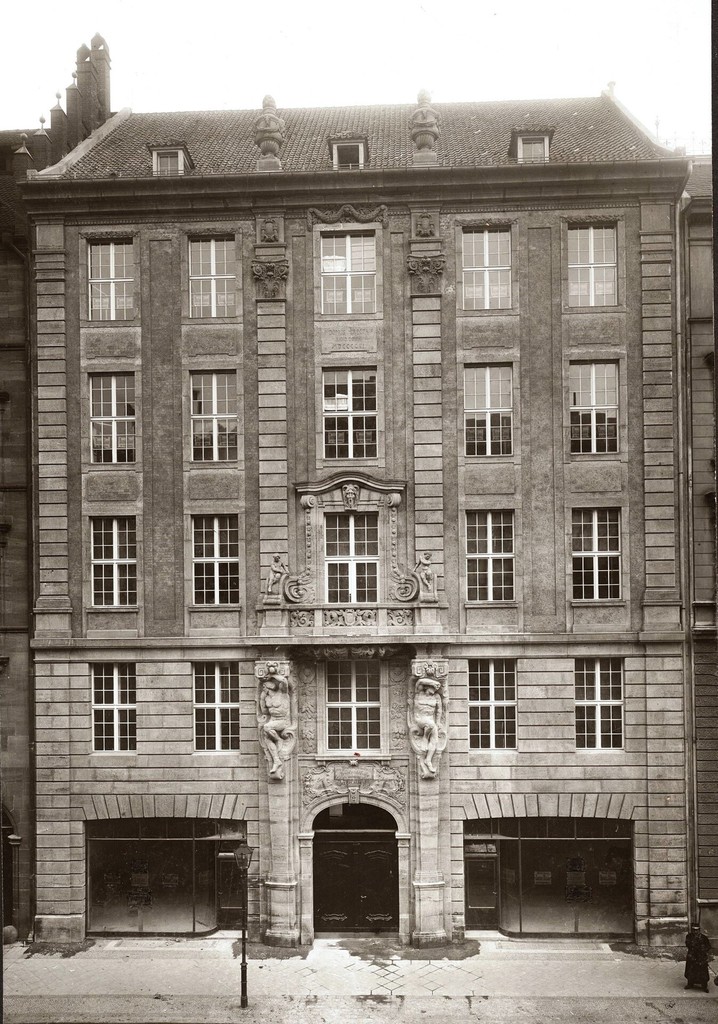 Taubenstraße 10: Geschäftshaus der Aktienbrauerei Patzenhofer