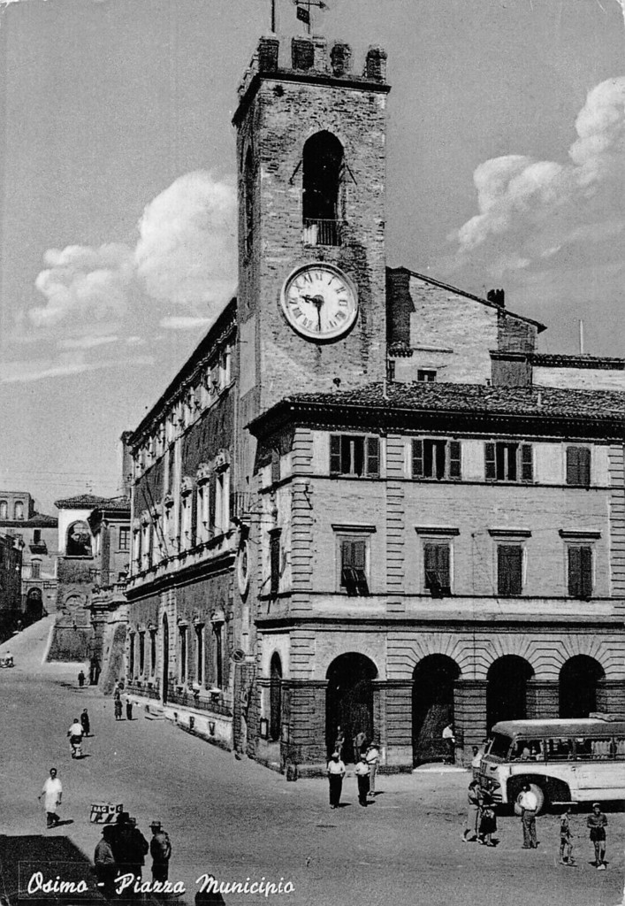 Osimo, Piazza Municipio