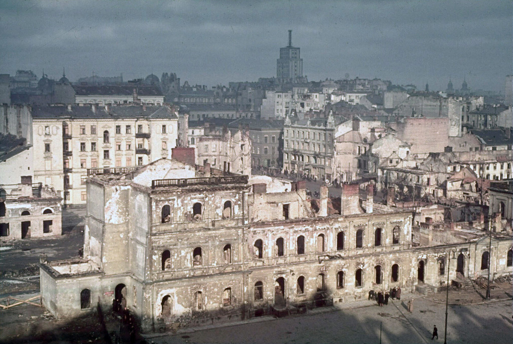 Ruiny zbombardowanego Dworca Wiedeńskiego