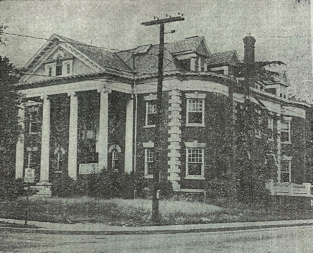 Norfolk. Serpell House at the corner of Hampton Boulevard and Westover Avenue