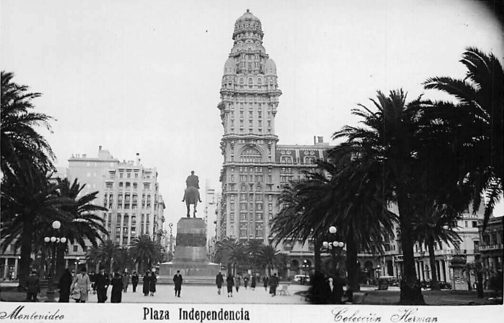 Montevideo. Palacio Salvo. Plaza Independencia