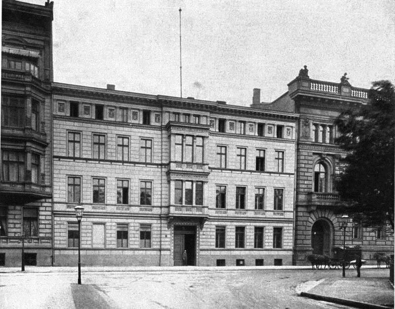 Wilhelmplatz 2: das Dienstgebäude des Reichsversicherungsamts