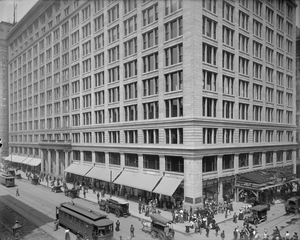 Marshall Field rebuilt and without clock
