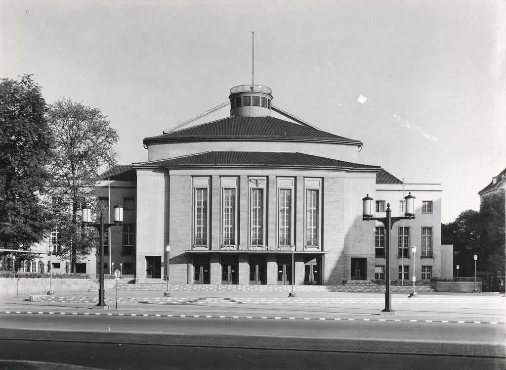 Schillertheater: Ansicht von Norden (Bismarckstraße 117- 120, heute 110)