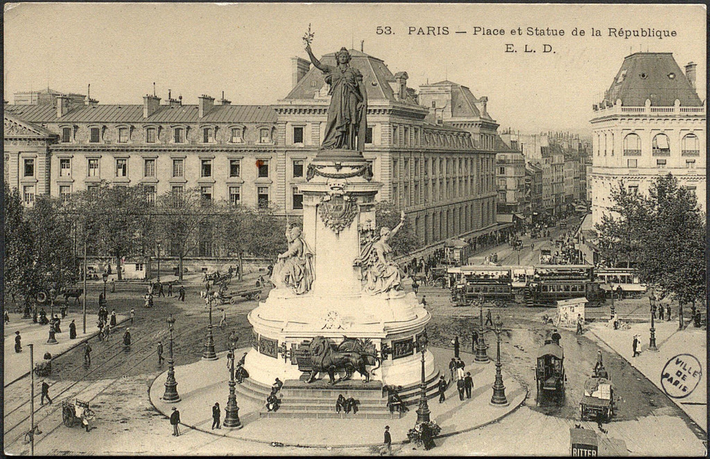 La Place et Statue de la République
