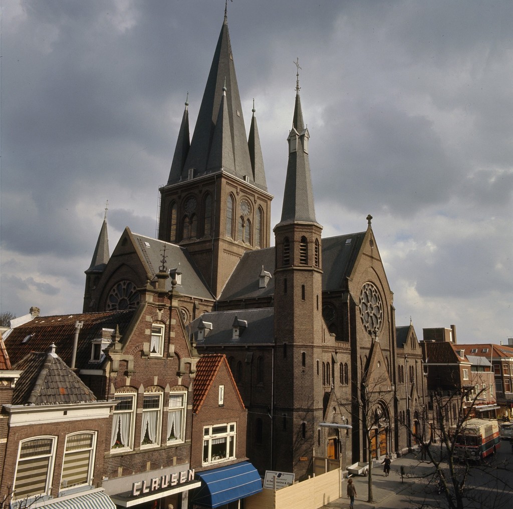 St. Dominicus, Rooms Katholieke Kerk te Alkmaar. Overzicht naar het noordwesten