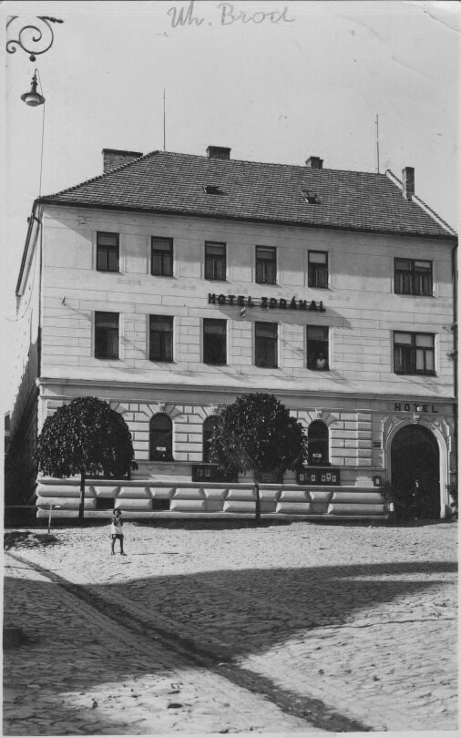 Uherský Brod, Masarykovo náměstí. Hotel Zdráhal