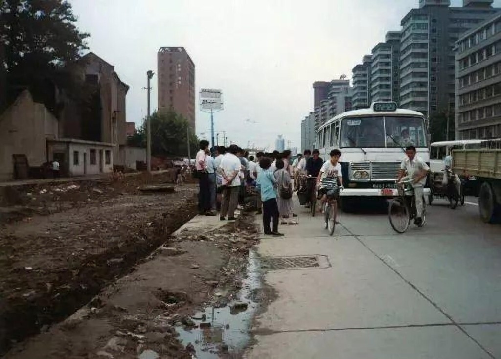 1992年漕溪北路徐汇新村公交站