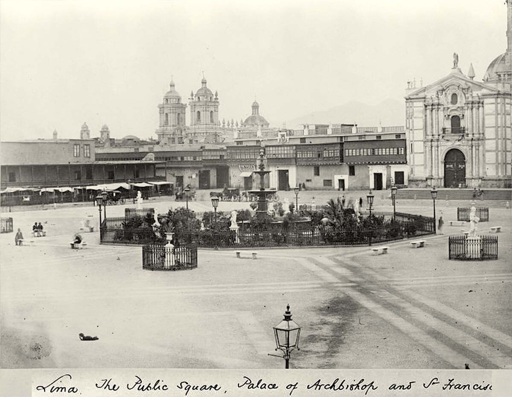 La plaza pública. Palacio Arzobispal e Iglesia de San Francisco