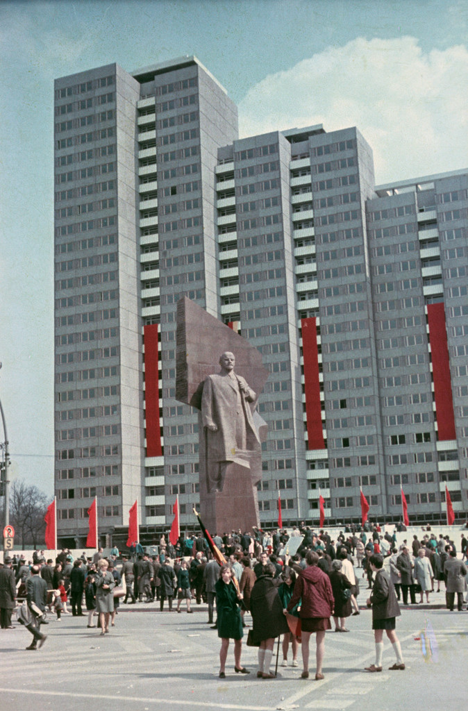 Leninplatz. Lenin-Denkmal