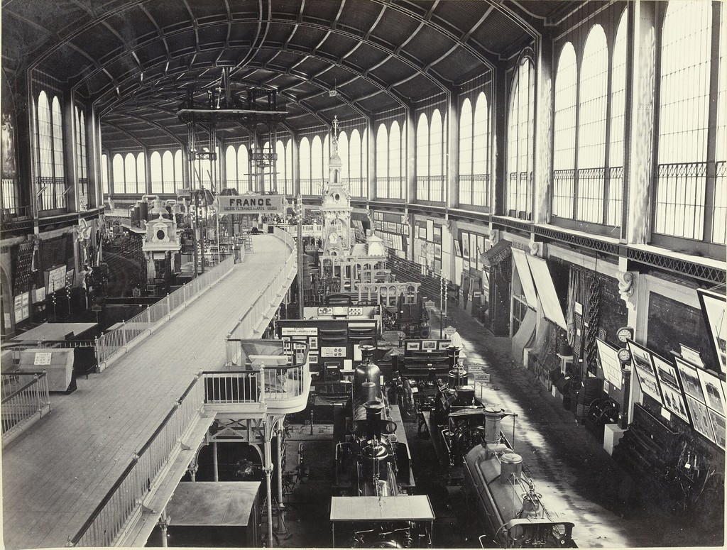 Exposition Universelle de 1867. Palais France: galerie des machines: locomotives