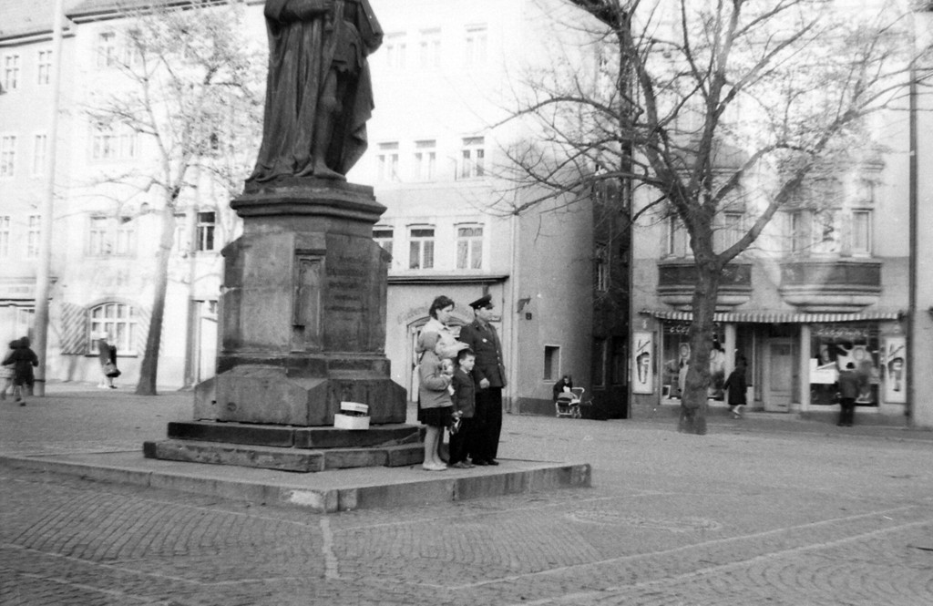 Jenaer Weihnachtsmarkt. Statue Kurfürst Johann Friedrich