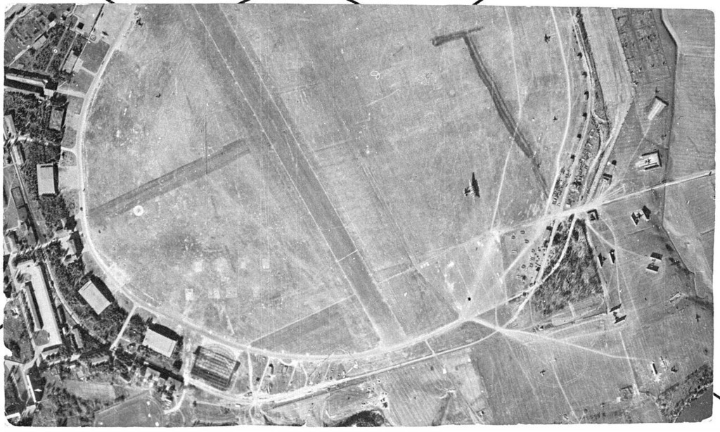 Аеродром в Саках, в період німецької окупації Криму.