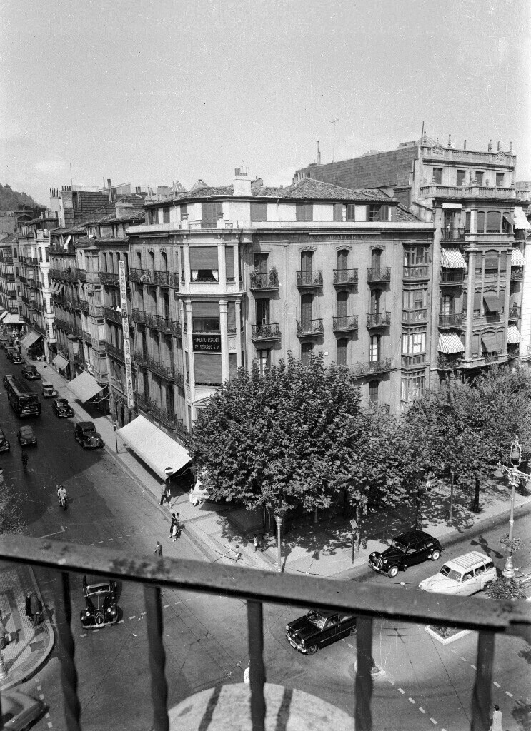 San Sebastián. Vista parcial de la Avenida de la Libertad esquina calle Hernani