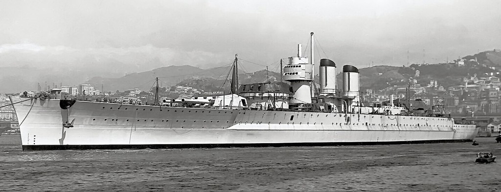 Littorio corazzata italiana sulla costruzione a Genova