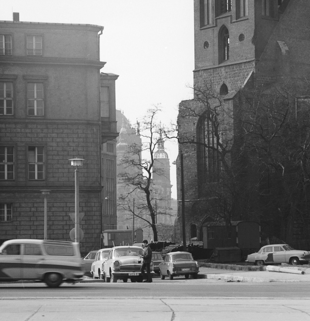 Blick vorbei an der Nikolaikirche in Richtung Berliner Dom