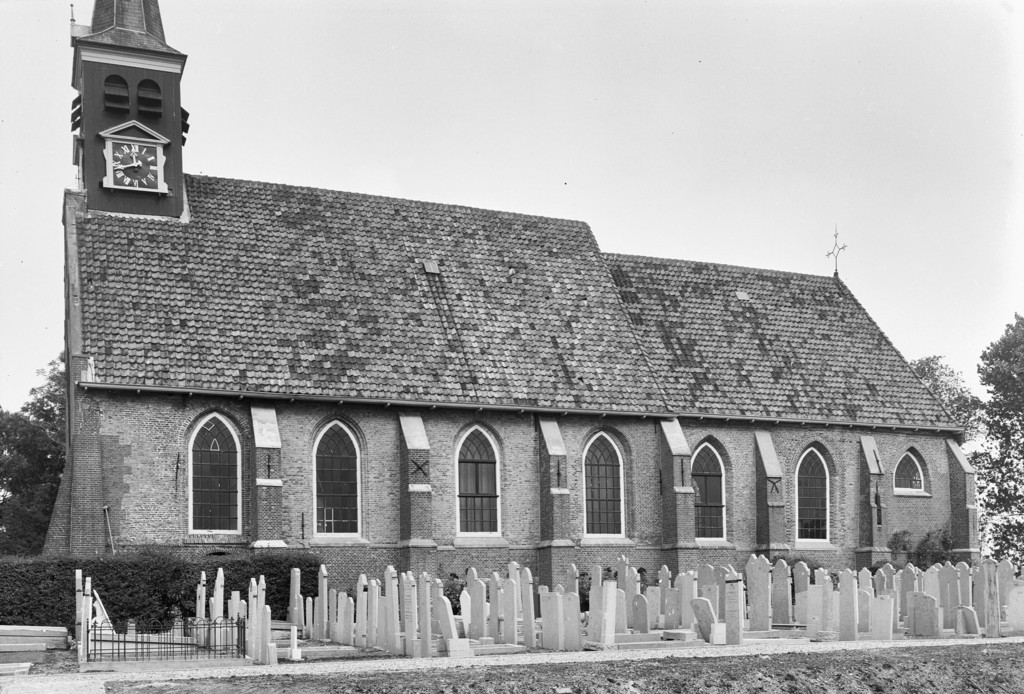 Broek op Langedijk. Hervormde kerk vanuit het zuiden