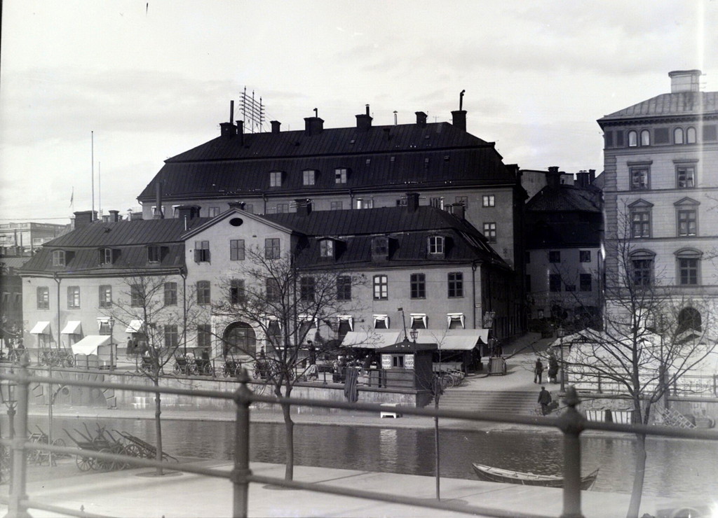 Bergenstrahlska huset, Munkbron 1 sett från Riddarholmen