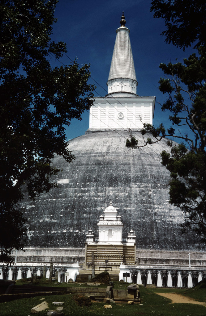 Anuradhapura. Ruwanweli maha seya