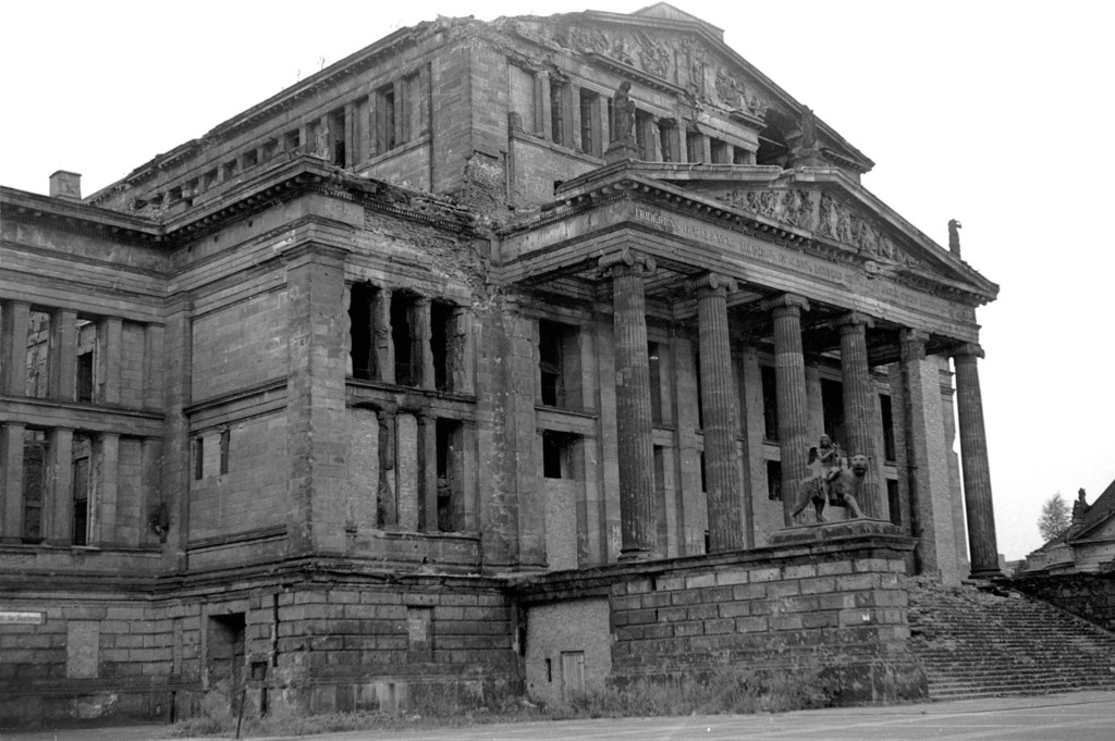 Die Ruine des Schauspielhauses am Gendarmenmarkt