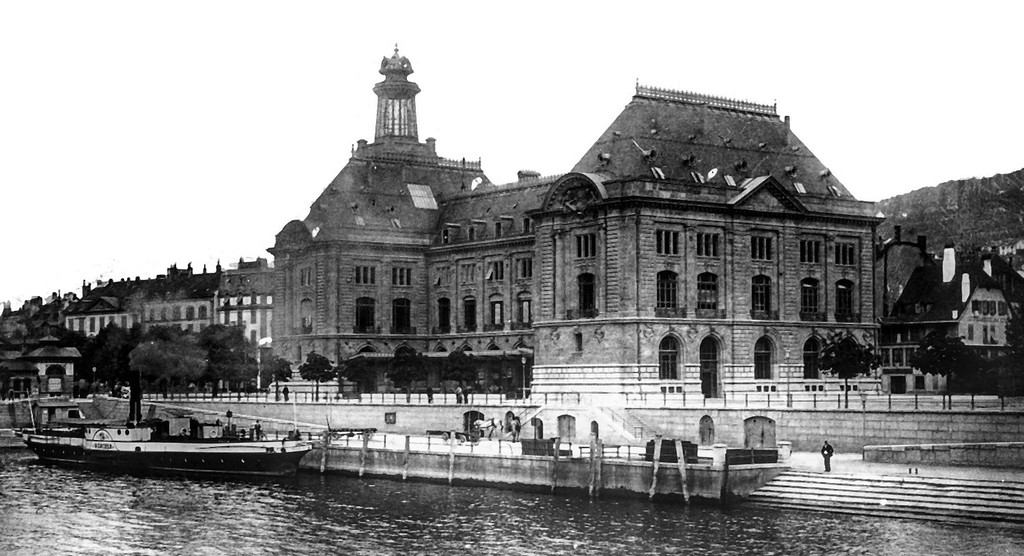 Le port et l'Hôtel des Postes à Neuchâtel