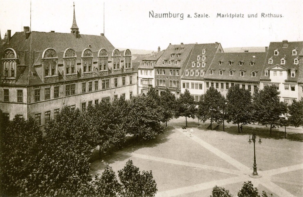 Naumburg. Marktplatz und Rathaus