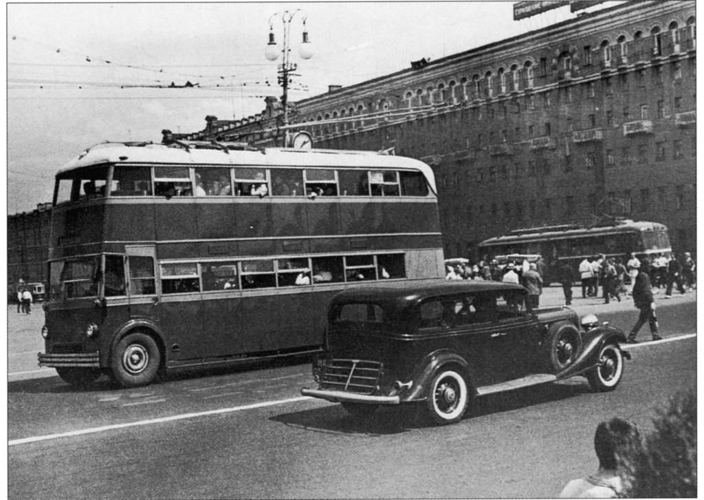 Двухэтажный троллейбус на Пушкинской площади