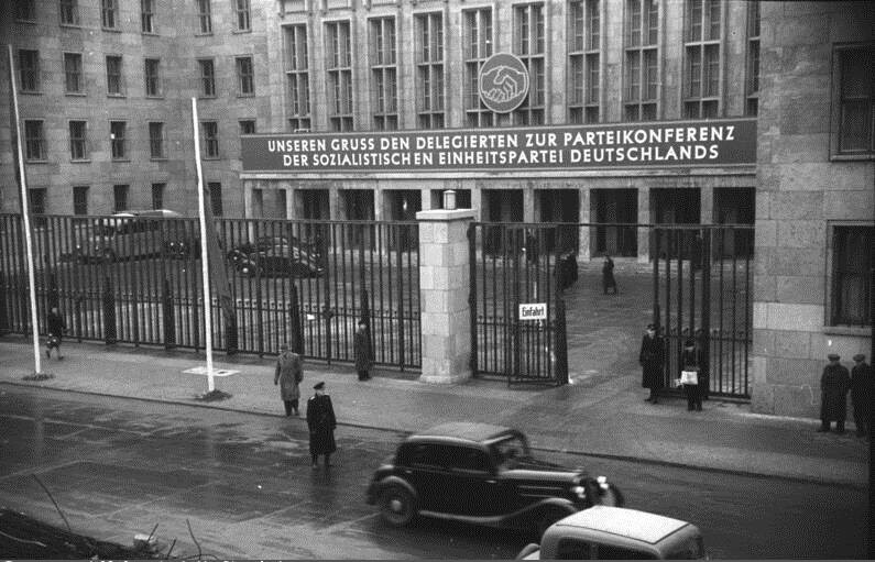 Gebäude der Deutschen Wirtschaftskommission (ehemals Reichsluftfahrtministerium)