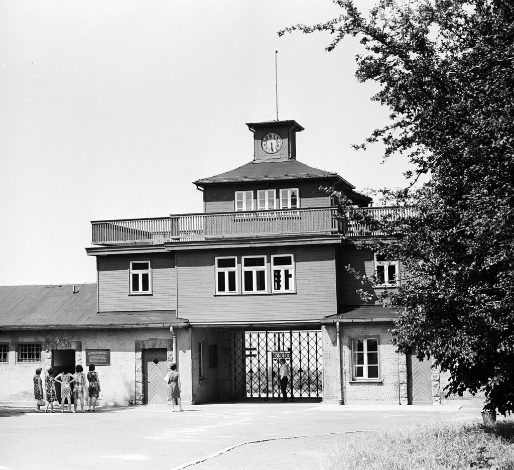Tor zum Lager im KZ Buchenwald