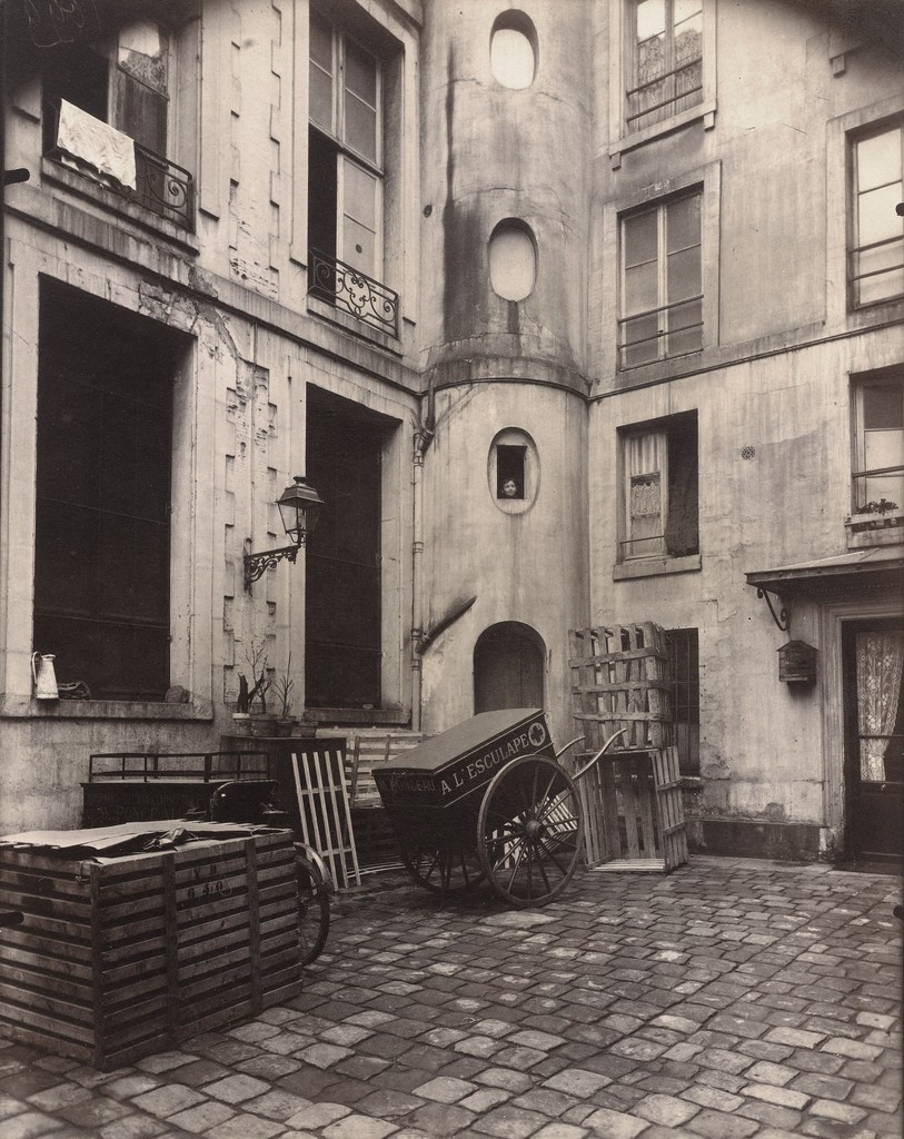 Cour de l'ancien hôtel d'Adjacet, 47 rue des Francs-Bourgeois