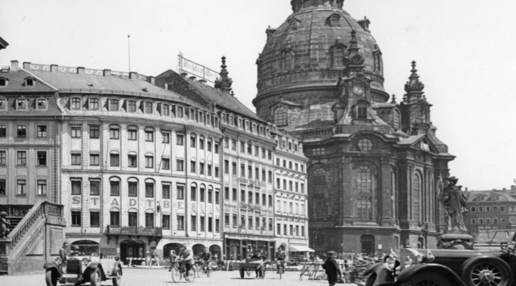 Neumarkt in Dresden mit Frauenkirche