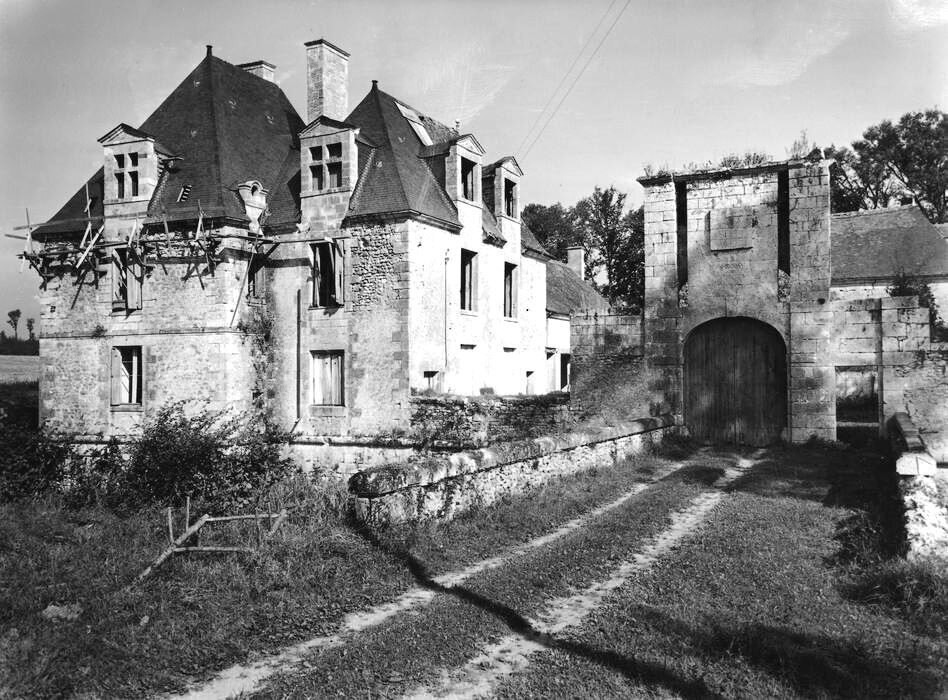Restes de l'ancien château du Grand Launay : Ensemble sud, vue générale