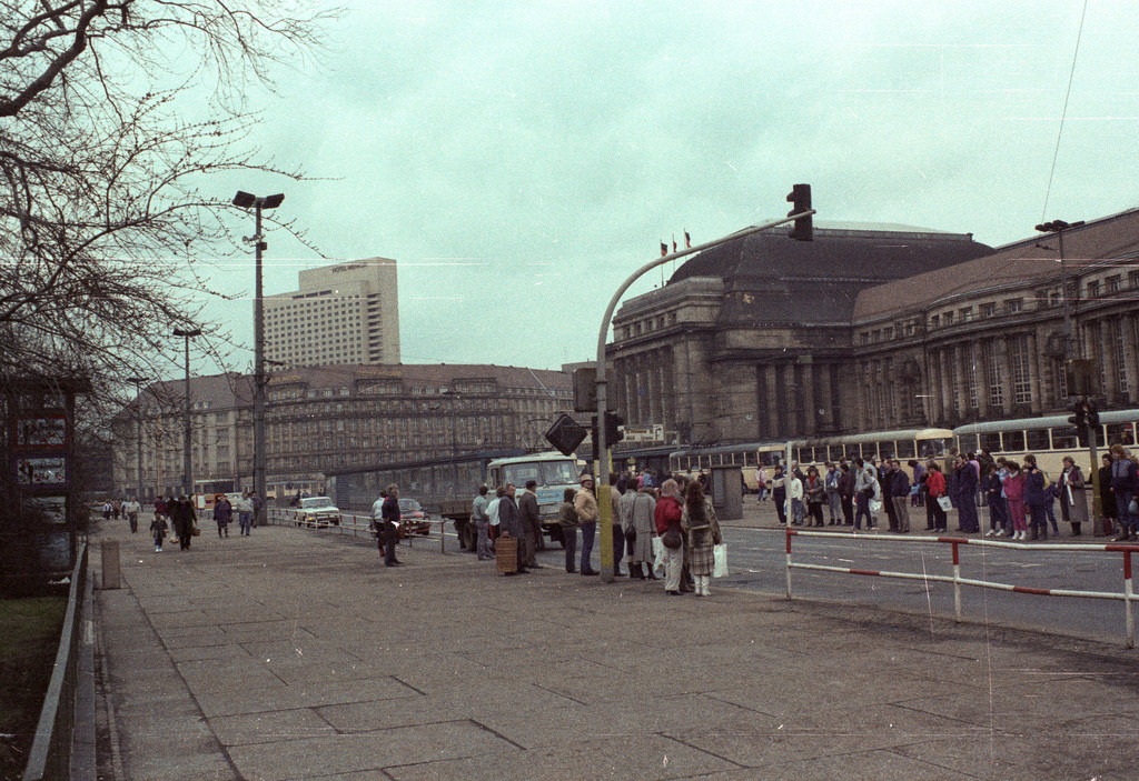 Platz der Republik. Hauptbahnhof