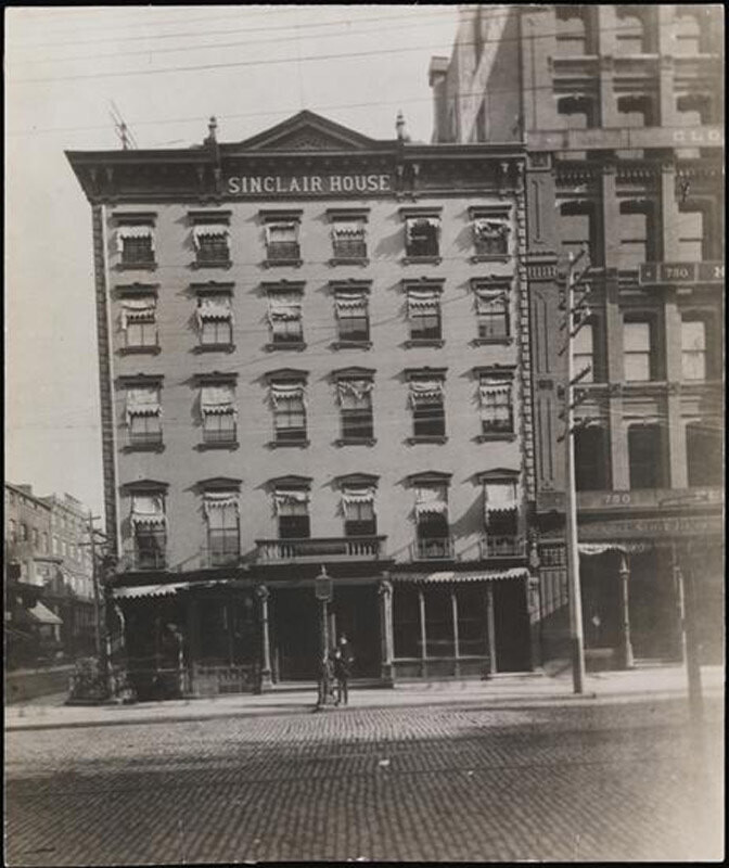 Sinclair House, Broadway and 8th Street