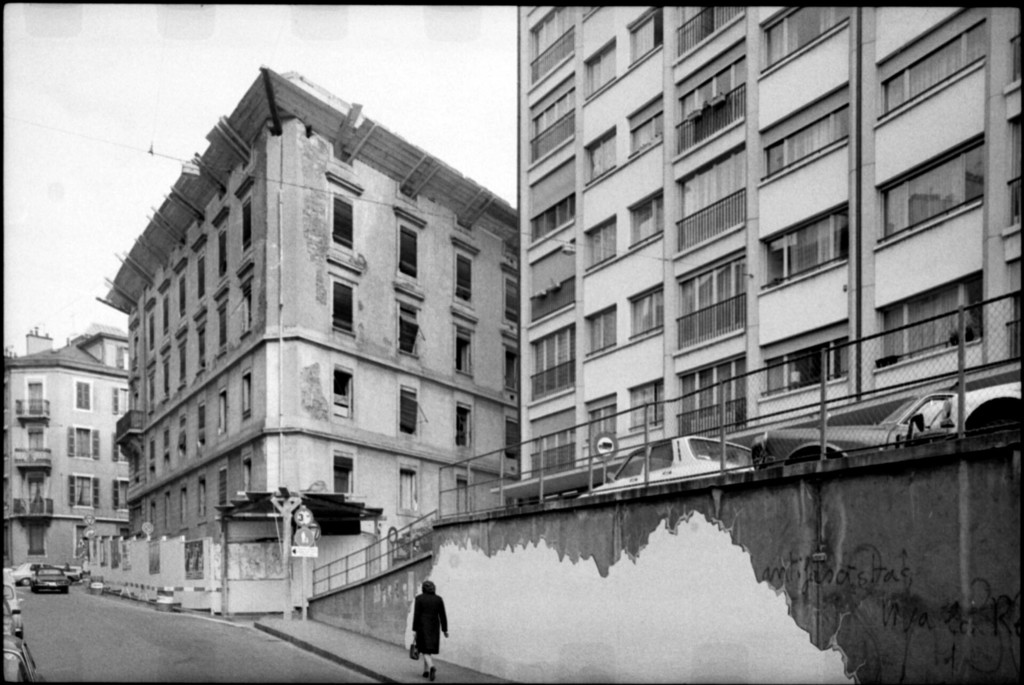 Rue Prévost-Martin: vue en direction du boulevard du Pont-d'Arve, immeuble en démolition