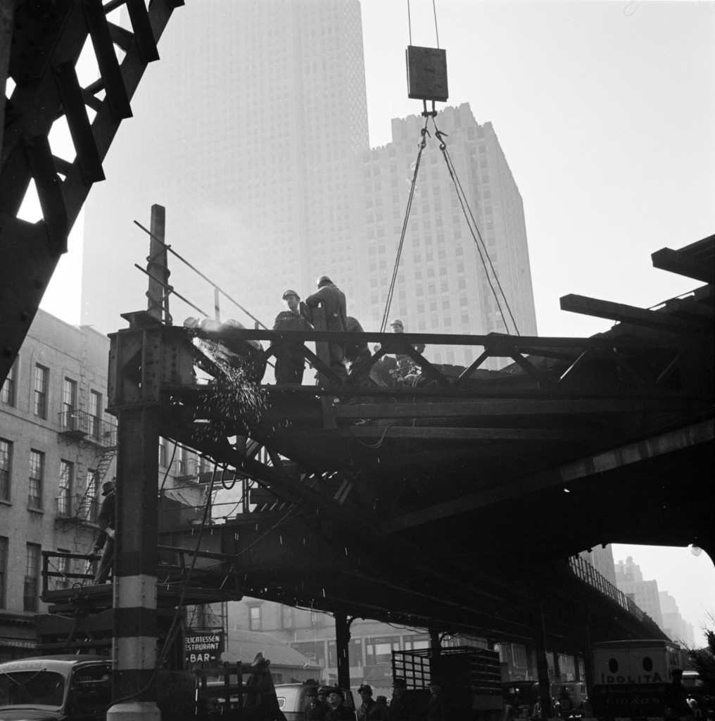 Sixth Avenue El being dismantled