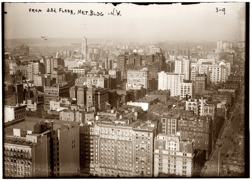 New York of 1908 as seen from the 33rd floor of the Metropolitan Life building