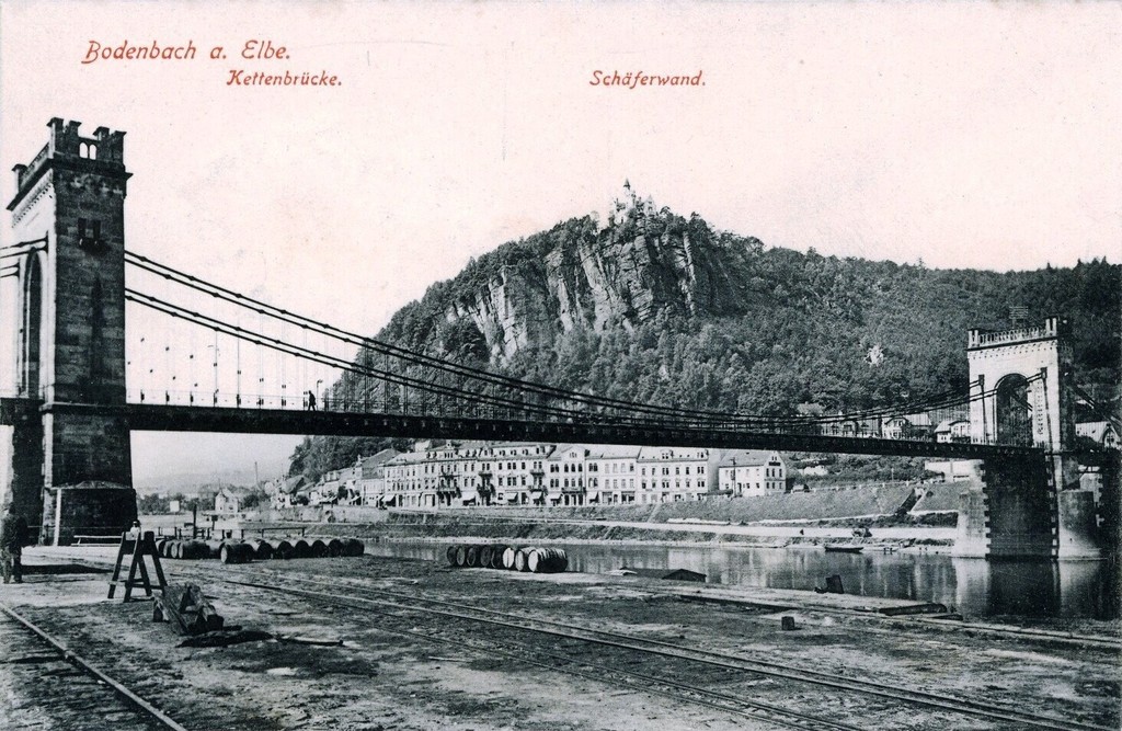 Při pohledu přes most na Bodenbach