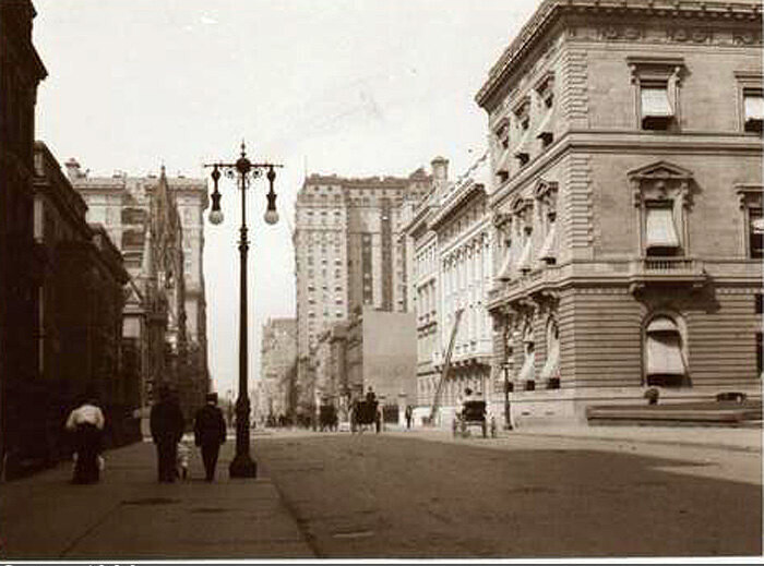 Fifth Avenue north from 51st Street, Union Club on north east corner