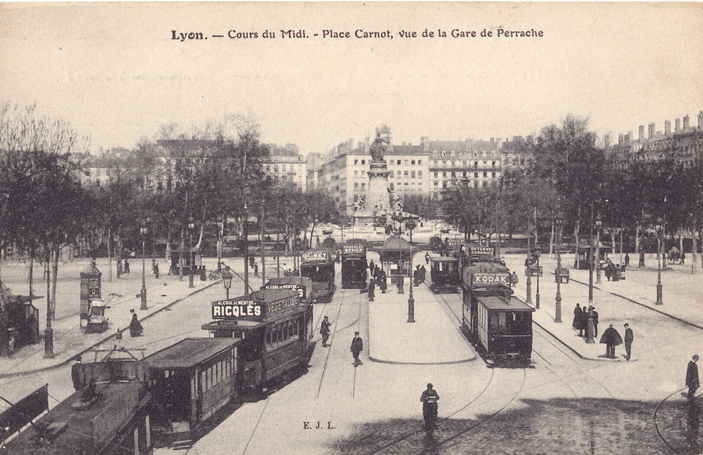Lyon - Cours du Midi Place Carnot, vu de la Gare de Perrache